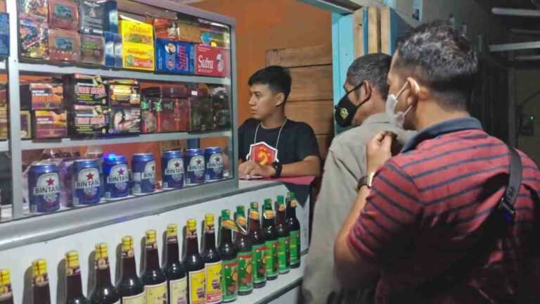 Polres Sumedang Sita 882 Botol Miras Dan Puluhan Liter Tuak Jelang