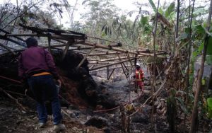 Api Sisa Bakar Sampah Lalap Pabrik Sabut Kelapa di Padaherang Pangandaran