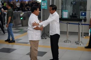 Akhirnya! Jokowi dan Prabowo Bersua di Stasiun MRT