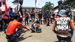 Unjuk Rasa di Gedung Sate, Warga Jawa Barat Tak Rela Papua Lepas dari NKRI