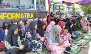 Pelajar SMA Informatika Ciamis Doa Bersama untuk BJ Habibie