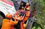 Bus Primajasa Nyungseb ke Jurang di Nagreg, Bawa 45 Penumpang, Ini Detik-detik Evakuasi Sopir Terjepit