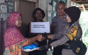Polsek Sumedang Utara Bantu 2 Keluarga Kurang Mampu di Jatimulya