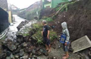 Tebing SDN Citali Pamulihan Sumedang Ambruk, Sawah Terendam Banjir