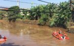 Kakek Tenggelam di Sungai Cisangkuy Bandung Belum Ditemukan