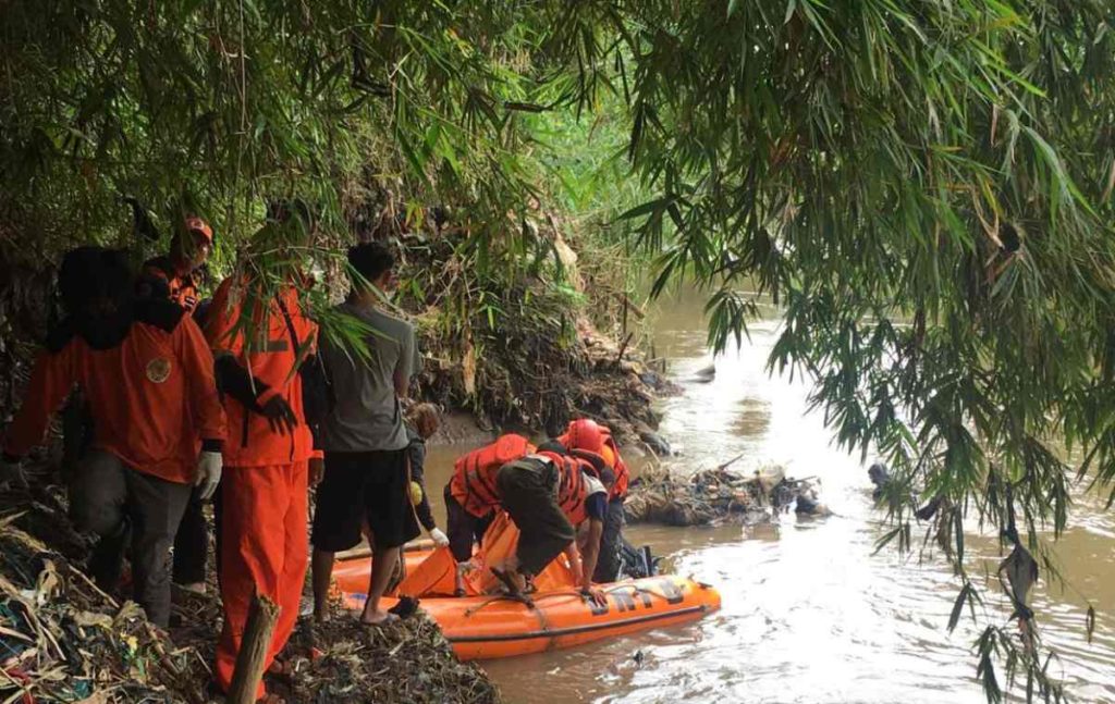 Kakek Ditemukan Sudah Tak Bernyawa di Sungai Cisangkuy