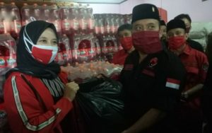 Bang Ara dan Kader Partai Lainnya Gotong Royong, Bagikan 13.278 Paket Sembako untuk Pengurus di Sumedang