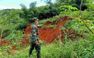Pergerakan Tanah di Jatinunggal Sumedang: Ancam 3 Rumah, Rusak 3 Hektare Sawah
