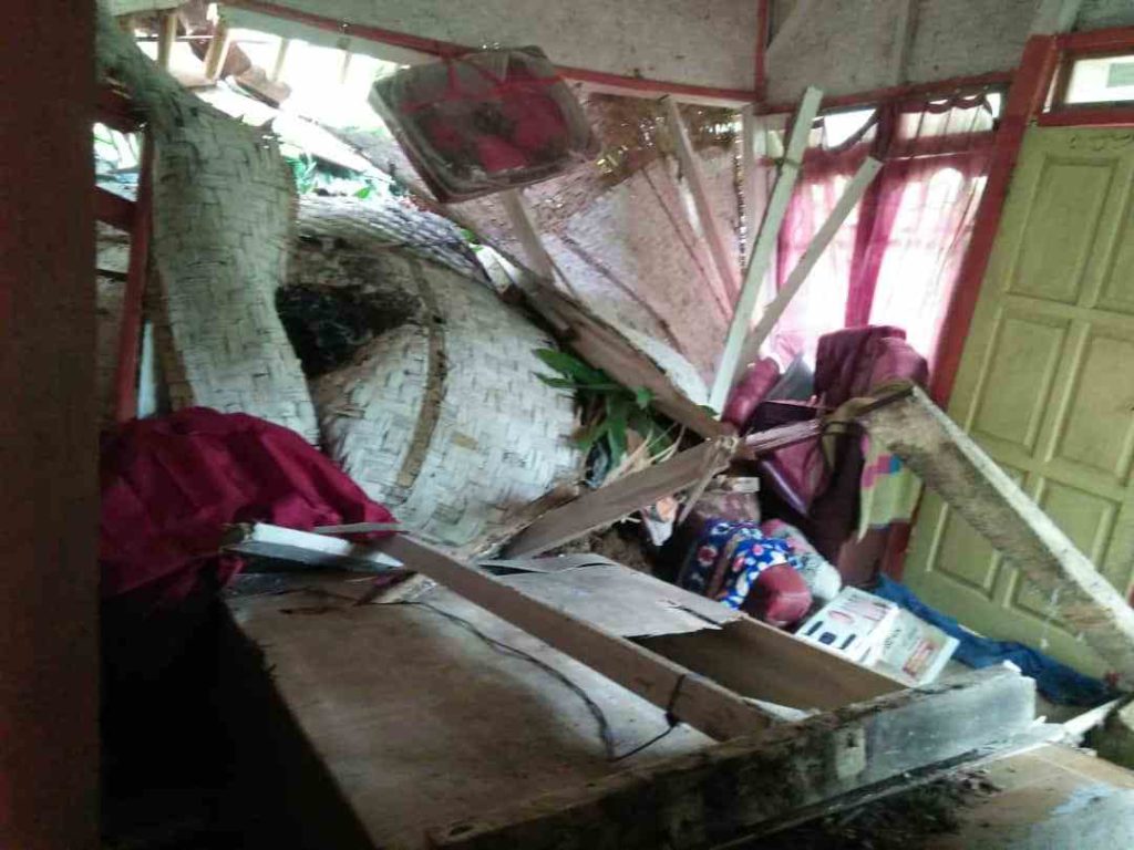 Diguyur Hujan Semalaman, Dua Rumah di Tasikmalaya Tertimpa Longsor dan Menewaskan Nenek Zaenab
