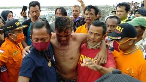 Tim SAR Baracuda Cikidang: Tiga Nelayan Pangandaran Menyelamatkan Diri Gunakan Katir