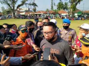 HUT ke-74 Bhayangkara, Gubernur Jawa Barat Bagikan Sembako di Manonjaya Tasikmalaya