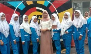 Pelajar SMK Nurul Firdaus Ikut Praktik Kerja Industri Farmasi Klinis