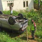 Hilang Kendali, Mobil Xenia Terguling di Tanjungjaya Tasikmalaya
