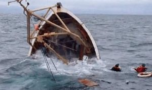 Kapal Nelayan Terbalik di Laut Indramayu, 17 ABK Hilang