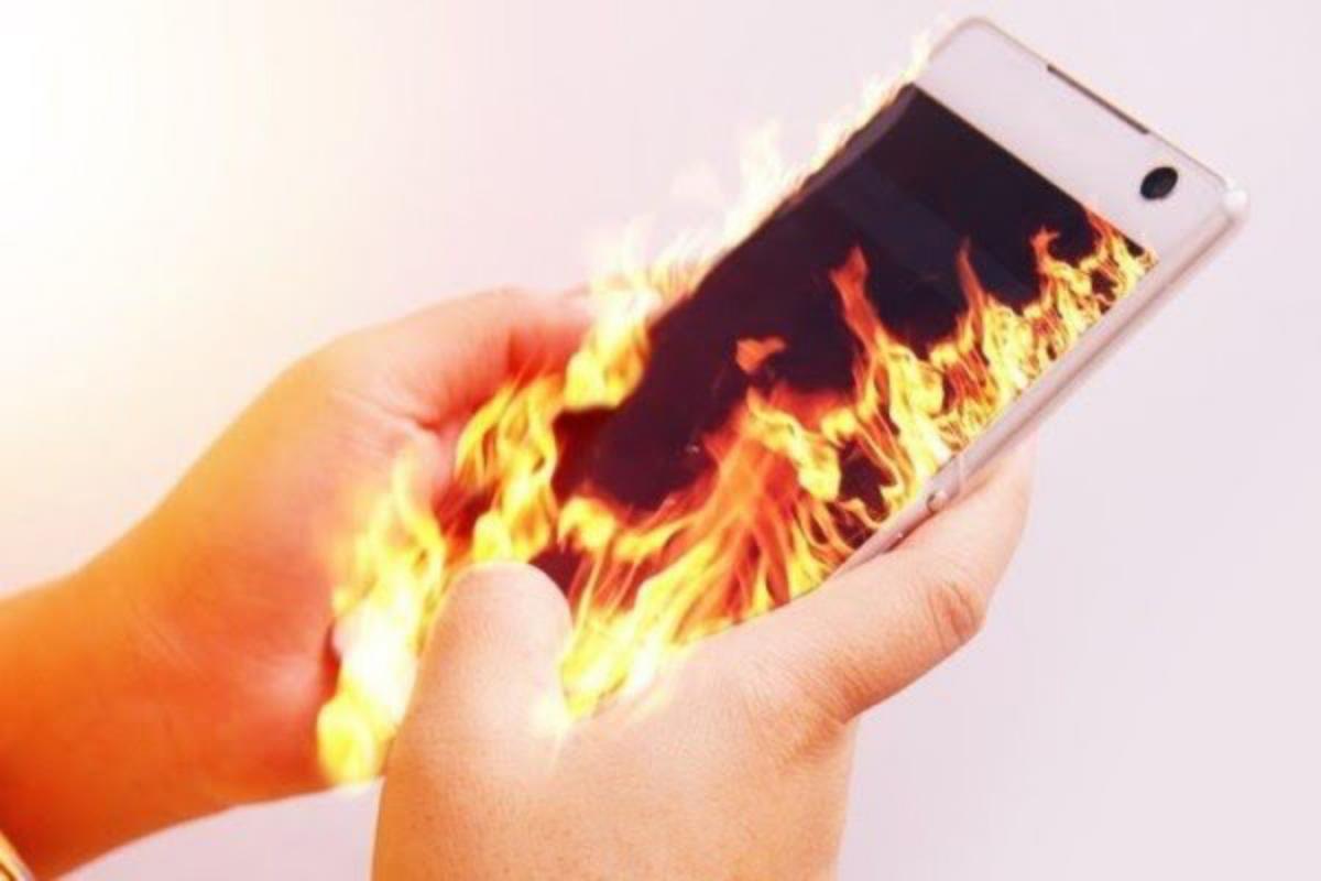Ilustrasi smartphone overheating