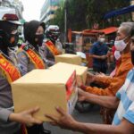 Polres Tasikmalaya Kota Bagikan Sembako dan Masker