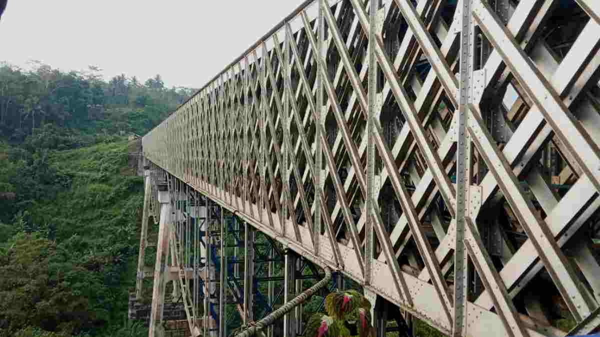 Jembatan Cirahong akan ditutup total