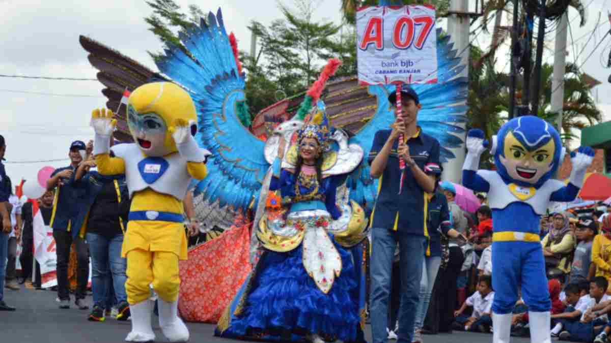 Ratusan Peserta Semarakkan Karnaval Alegoris di Kota Banjar