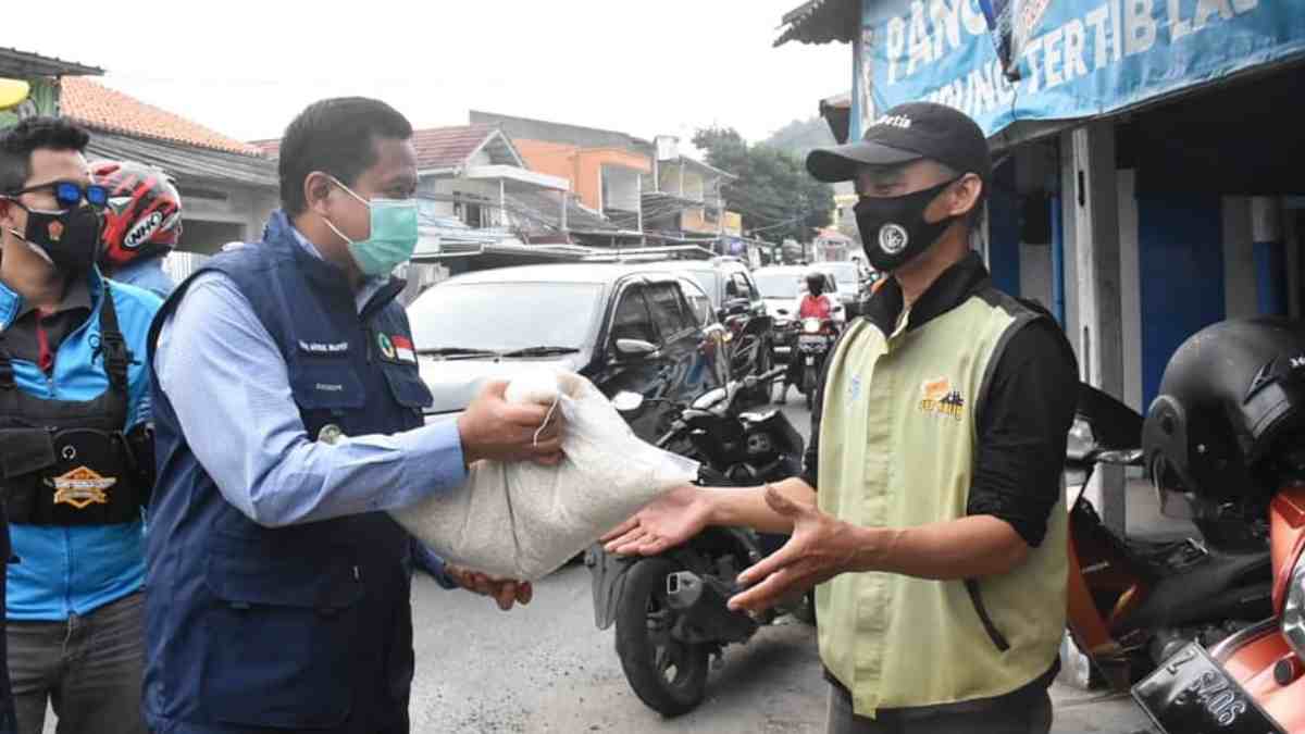 Bansos dari Pemkab Sumedang untuk Tukang becak dan ojek