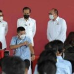 Presiden Jokowi Tinjau Pelaksanaan Perdana Vaksinasi Covid-19