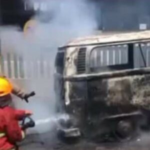 Tangki Bahan Bakar Bocor, Mobil VW Combi Ludes Terbakar di Kota Bandung
