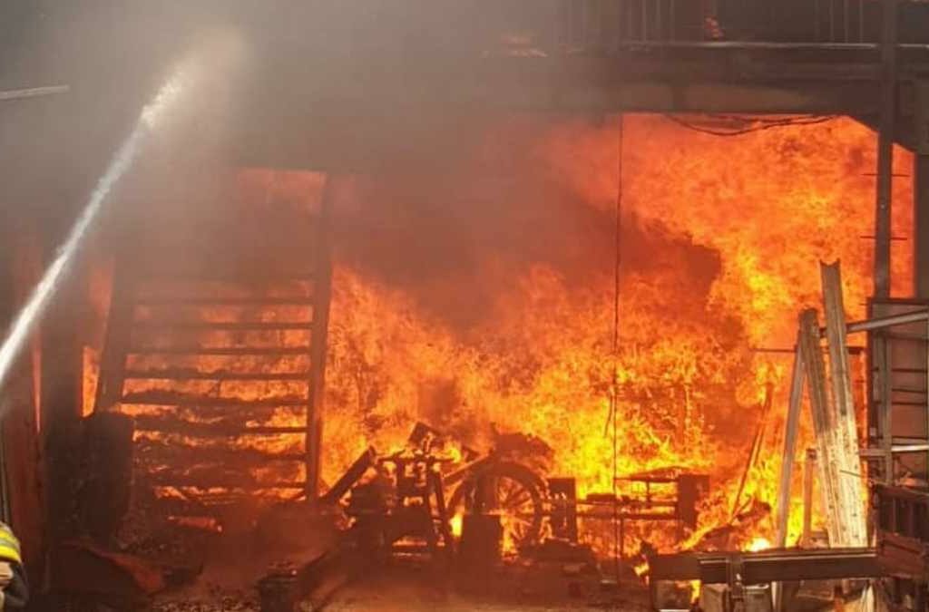 Workshop Mebel di Jakarta Timur Terbakar Hebat
