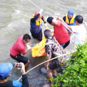 Mayat Perempuan Nyangkut di Batu Sungai Cileueur Gegerkan Warga Ciamis