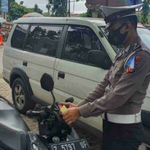 Di Objek Wisata Pangandaran, Kendaraan Ditempel Stiker