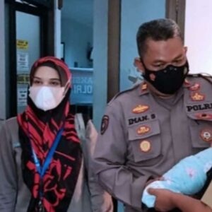 Soal Penemuan Bayi, Warga Cilacap Datangi Polsek Kalipucang