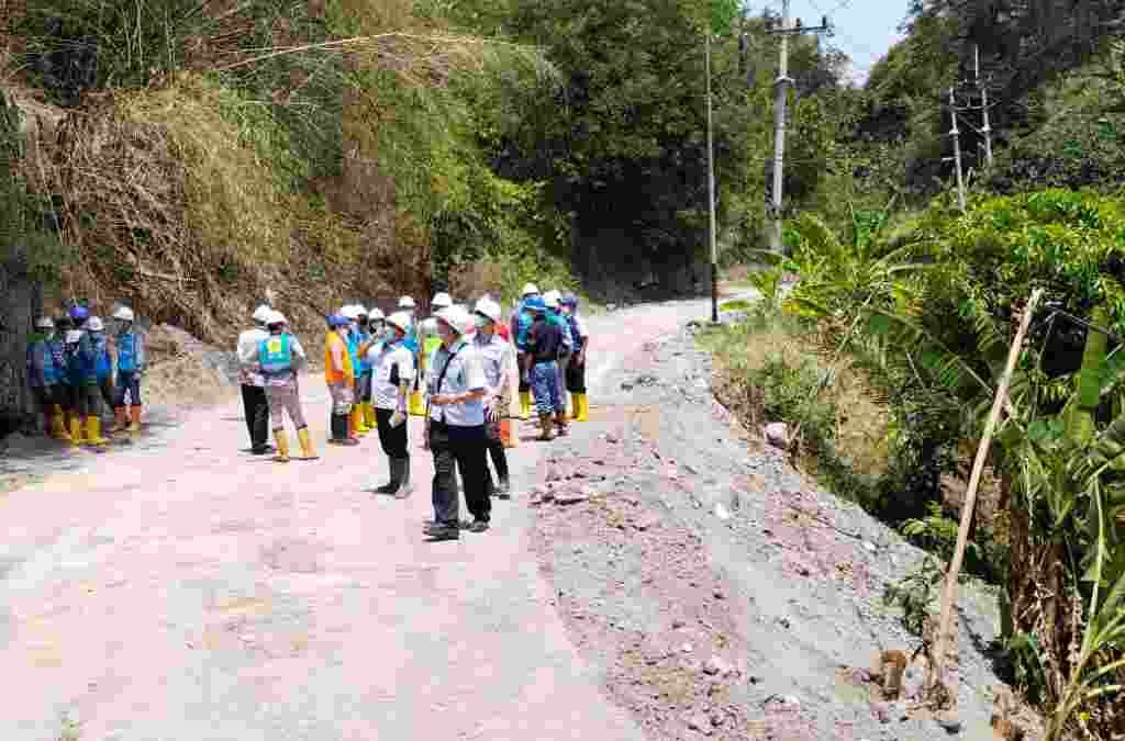 Terowongan PLTA Waduk Jatigede Longsor, Akses Jalan ke Karedok Sumedang Ambles