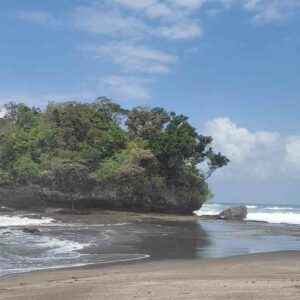 Pantai Madasari, Memiliki Asal Nama dan Legenda Rakyat