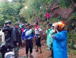 Longsor Timbun Jalan Tanjungsari Genteng Sumedang