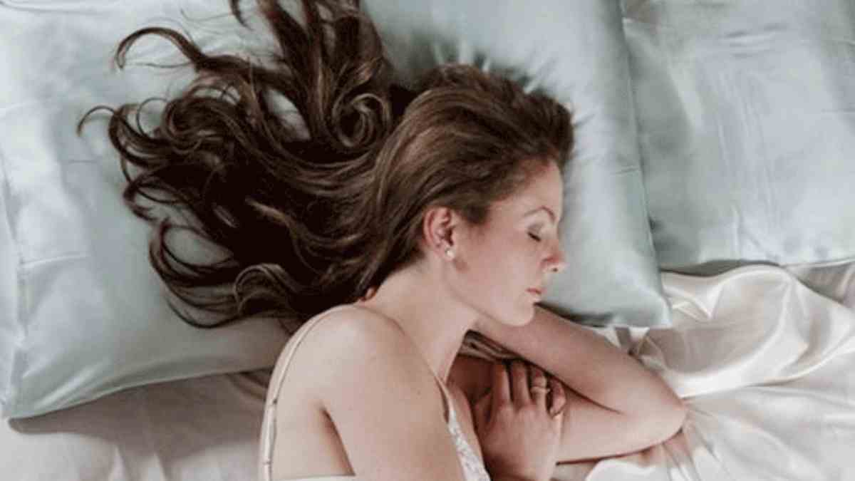 Jangan Tidur Saat Rambut Basah! Ini Bahayanya bagi Kesehatan