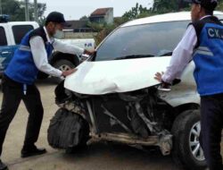 2 Mobil Jadi Korban Ekstremnya Tol Cisumdawu di Sumedang