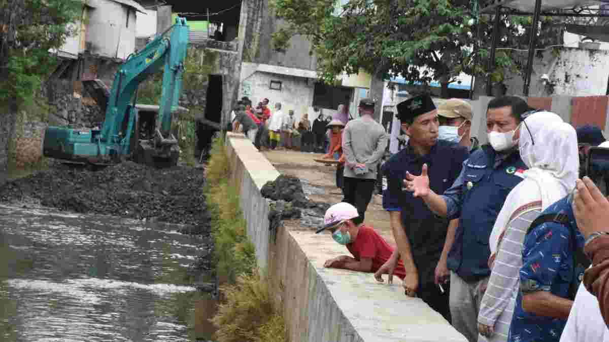 Bupati Sumedang Lakukan Ini di Lokasi Banjir Jatinangor