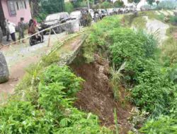 Jalan Tanjungsari-Genteng Sumedang Longsor dan Rusak Berat, Akan Diperbaiki di Bulan Ini