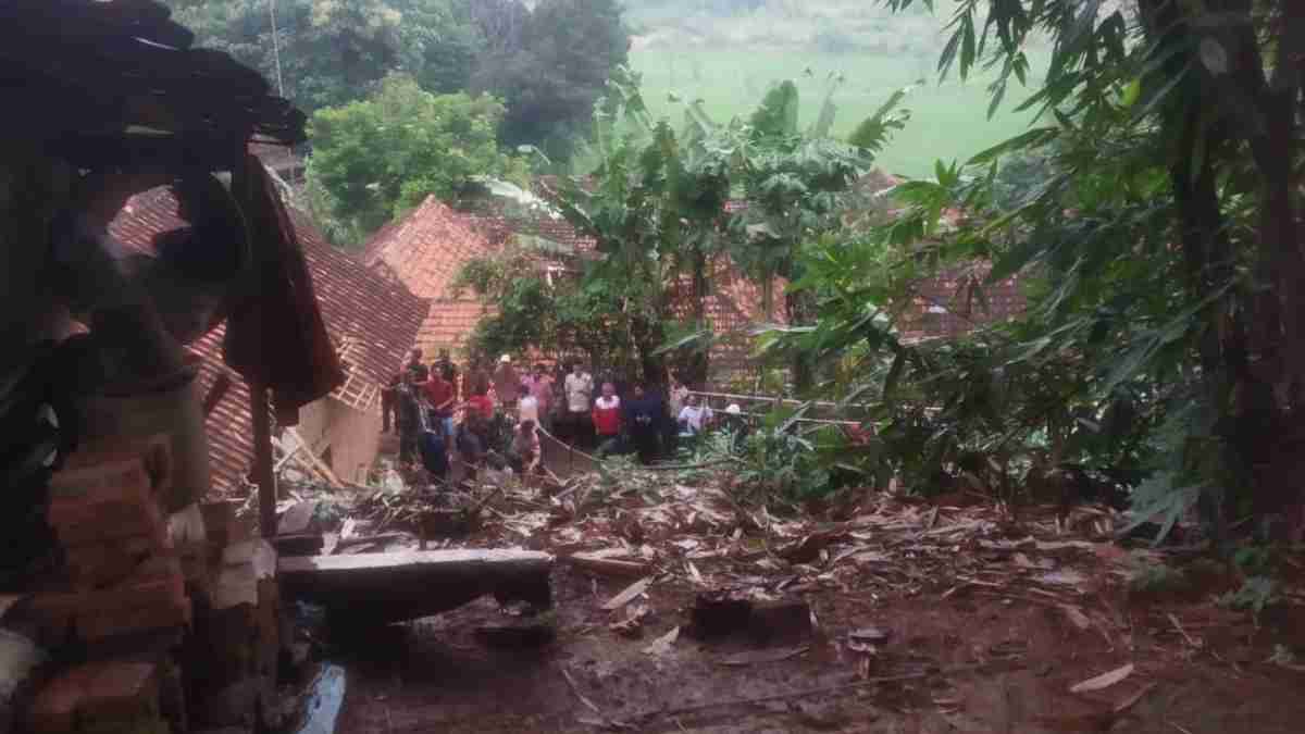 Kondisi Bocah Tertimbun Longsor Wado Sumedang Masih Kritis