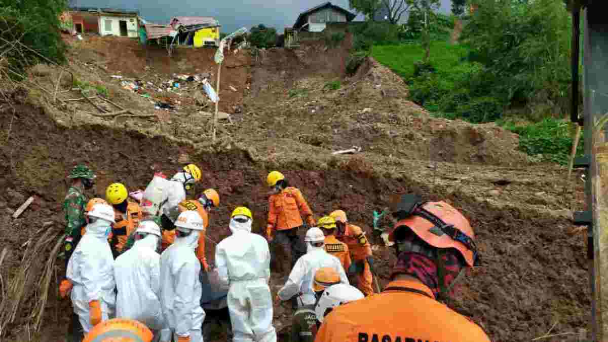 Longsor Dahsyat Terjang Sumedang Tewaskan 40 Orang