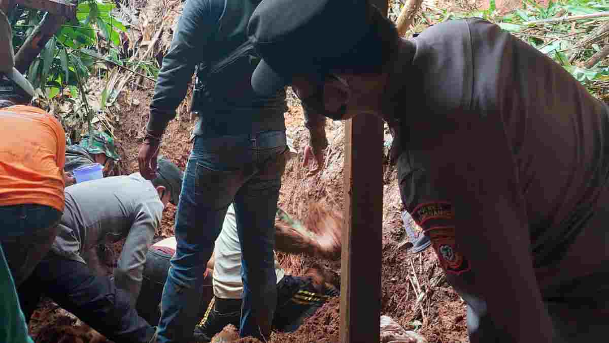 Longsor Wado Sumedang, Anak Selamat Dipeluk Ibu