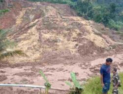 Material Longsor di Ciherang Sumedang Tutup Aliran Sungai Cipongkor, Waspada Banjir