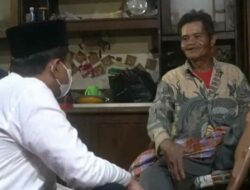 Bupati Dony Jenguk Aki Tata, Petani yang Selamat dari Longsor Ciherang Sumedang