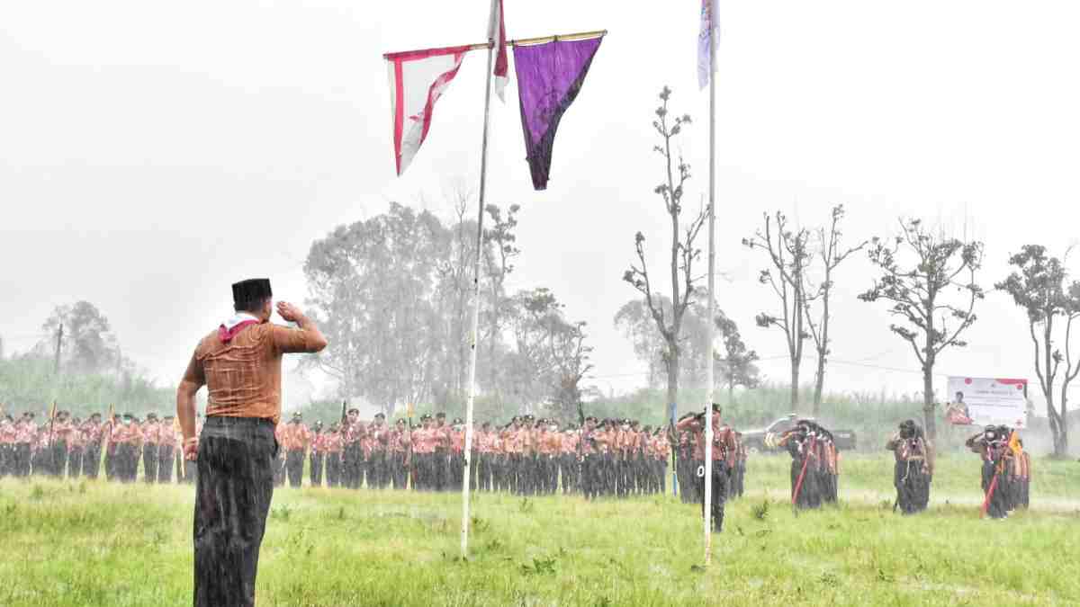 Wabup Sumedang Rela Basah-basahan