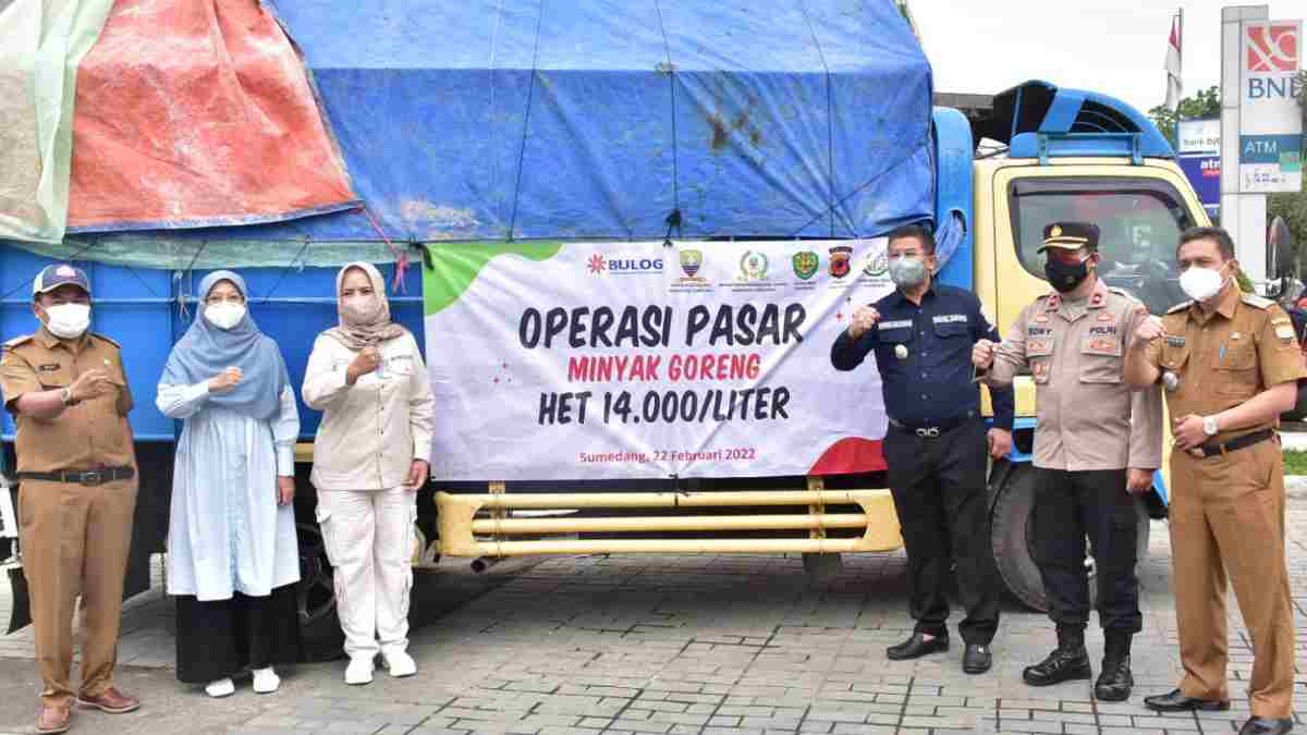 40 Ribu Liter Minyak Goreng Disalurkan di 5 Titik Sumedang