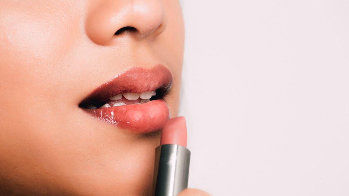 Tips Memilih Warna Lipstik Sesuai Warna Kulit