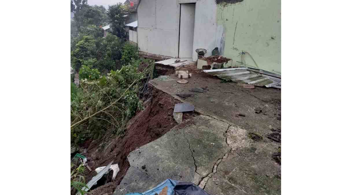 Longsor di Perum Asabri Sumedang, Rumah dan Musala Rusak