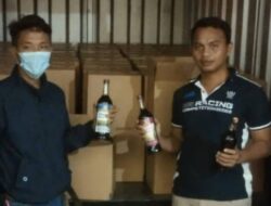 Polisi Amankan Mobil Boks Pengangkut 1000 Botol Miras di Jatinangor Sumedang