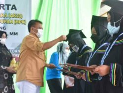 Sekda Sumedang Wisuda Puluhan Ibu Hamil AKJJ, Ini Pesannya