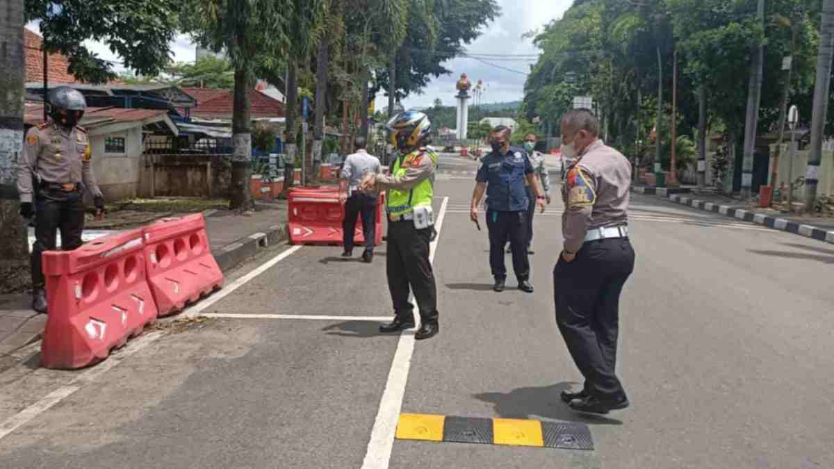 Cegah Balapan Liar, Polisi Pasang Speed Bump di 3 Lokasi Sumedang