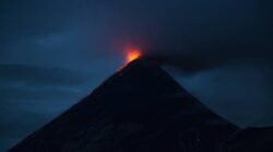 Gunung Merapi 7 Kali Muntahkan Lava Pijar Sejauh 2 Km, Status Masih Level III