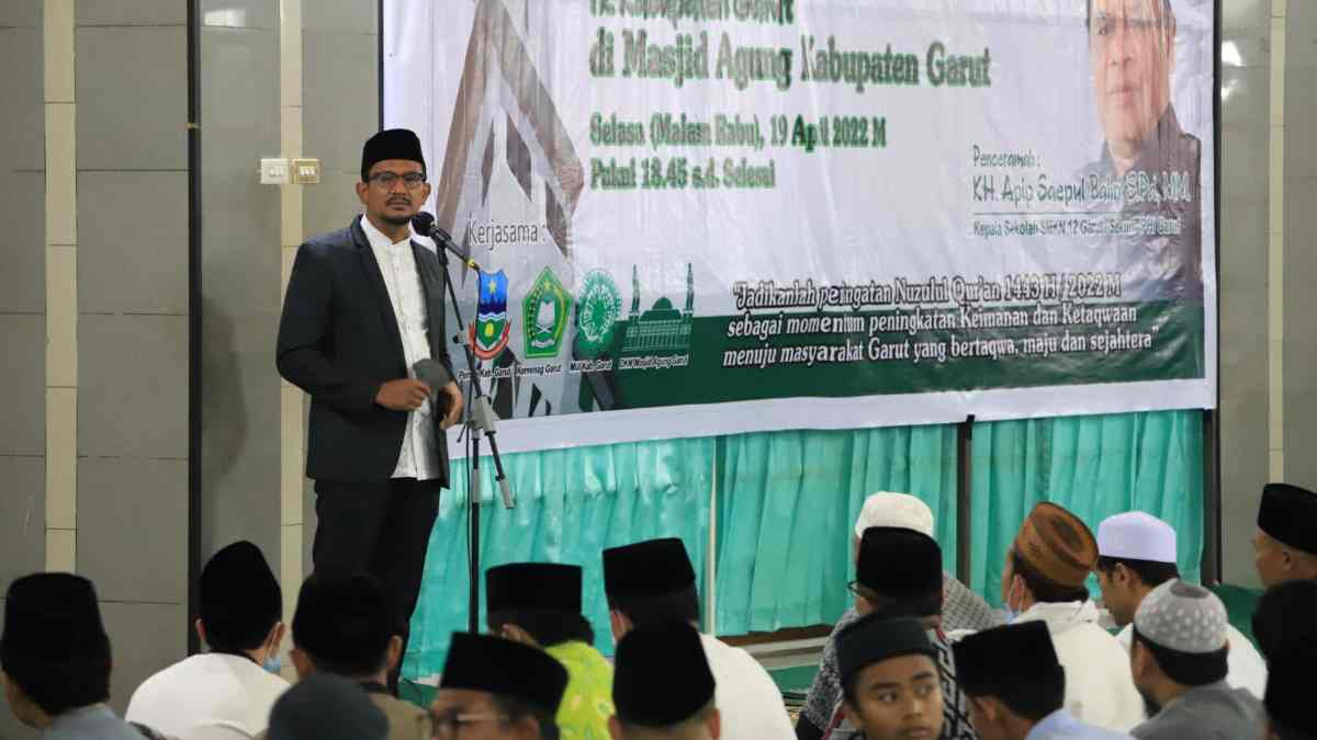 Hadiri Peringatan Nuzulul Qur'an di Masjid Agung Garut, Wabup Ajak Jemaah Segera Divaksin